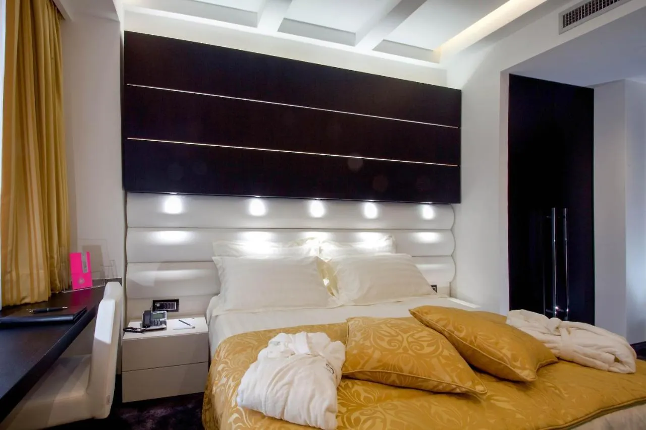 *****  Style Hotel Milan Italy